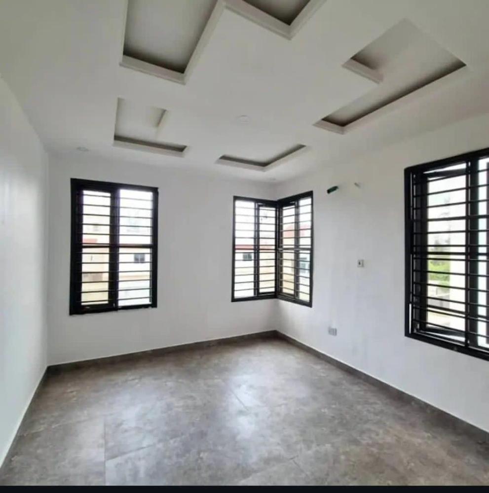 5 Bedroom Semi Detached Duplex Located At New Road, Lekki.