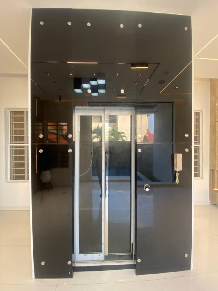 Beautifully Built 5 Bedroom Fully Detached Duplex with a Boys Quarter is Available For Sale at Lekki Phase 1, Lekki Lagos.