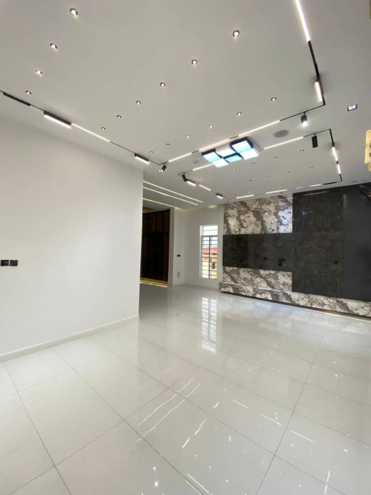 Beautifully Built 5 Bedroom Fully Detached Duplex with a Boys Quarter is Available For Sale at Lekki Phase 1, Lekki Lagos.