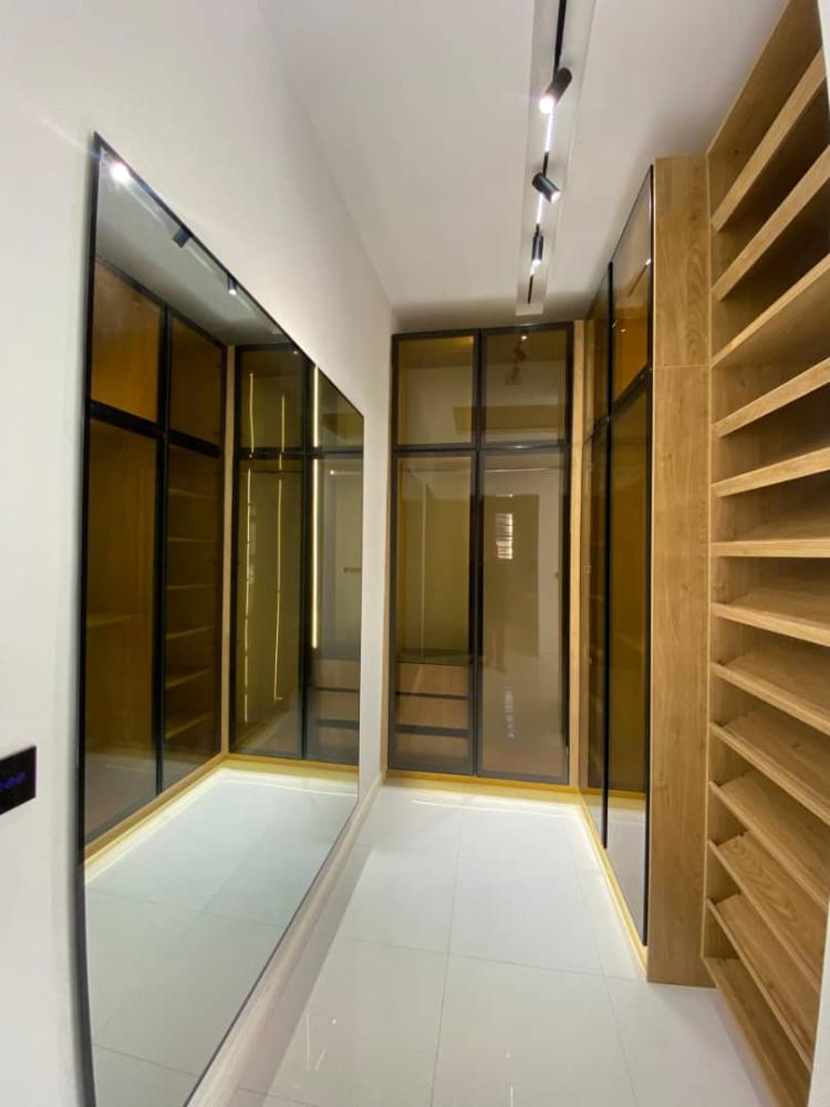 Beautifully Built 5 Bedroom Fully Detached Duplex with a Boys Quarter is Available For Sale at Lekki Phase 1, Lekki Lagos.