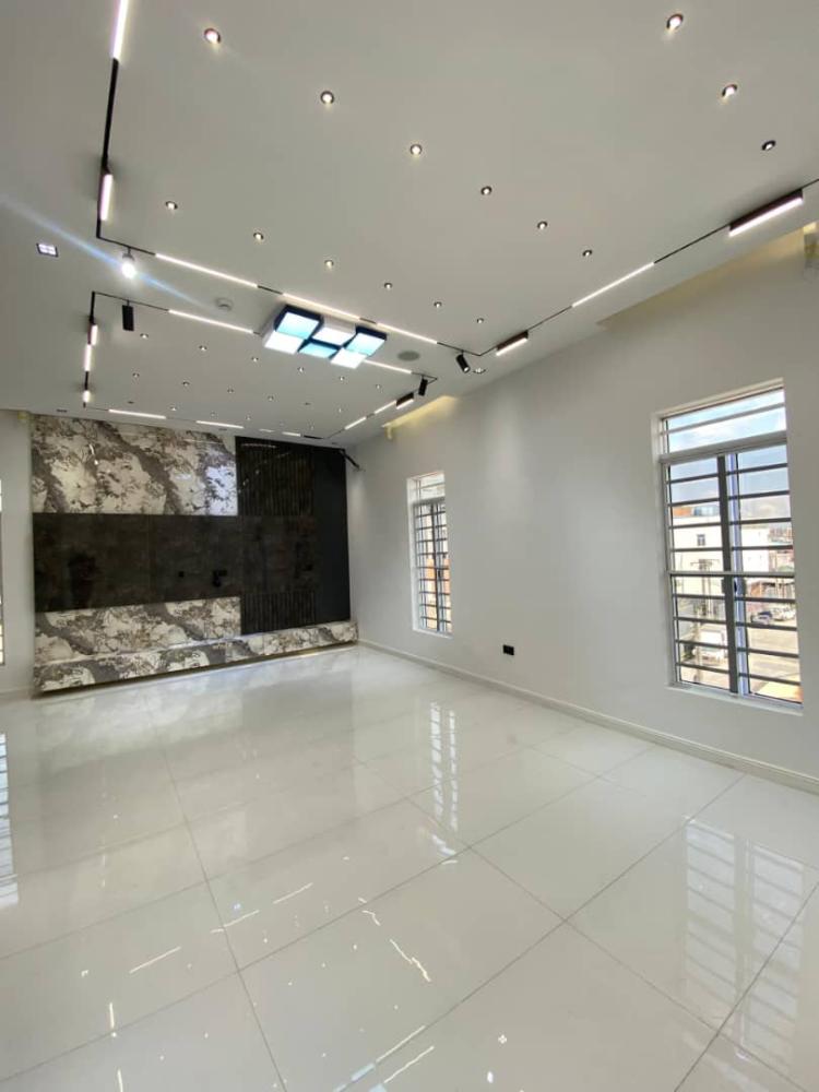 Beautifully Built 5 Bedroom Fully Detached Duplex with a Boys Quarter is Available For Sale at Lekki Phase 1, Lekki Lagos.