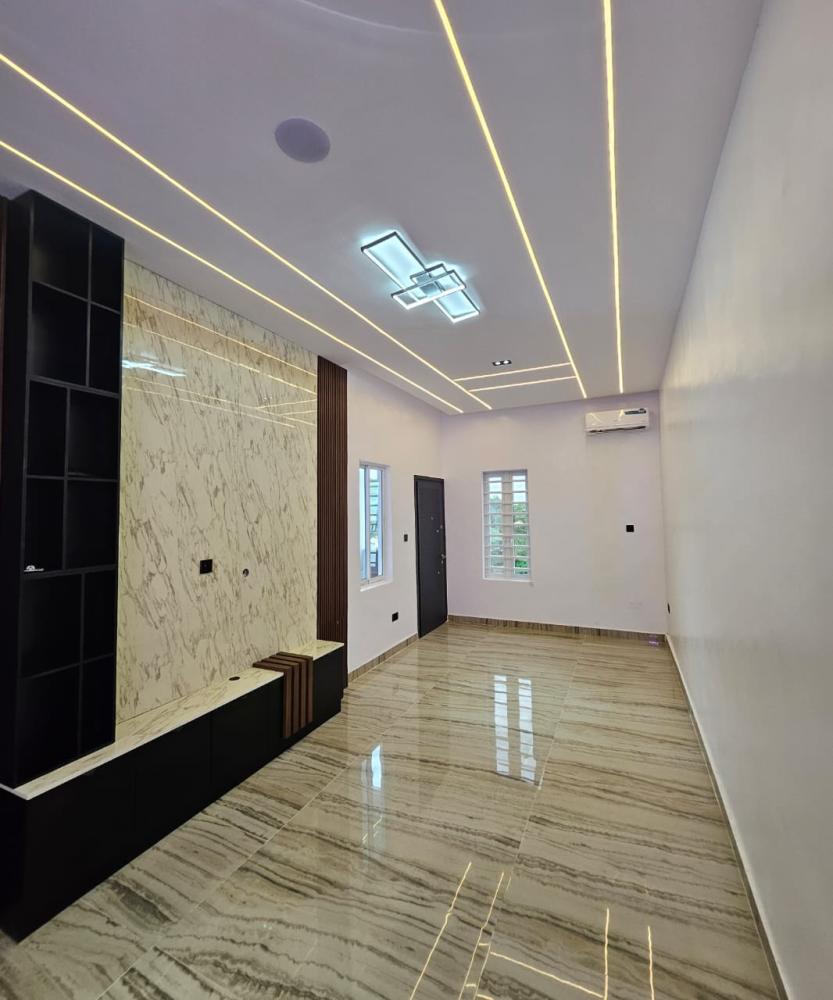 Distressed Sale A luxurious 5 bedroom fully detached duplex with Bq in Pinnock Beach Estate, Osapa, Lekki. Lagos