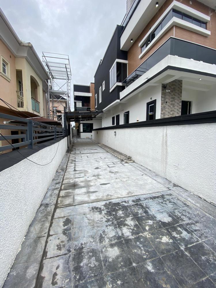 *🏡 AN IMPECCABLE 4 BEDROOM SEMI DETACHED DUPLEX WITH A ROOM BOYS QUARTER IS AVAILABLE FOR SALE AT CHEVRON, LEKKI LAGOS.*