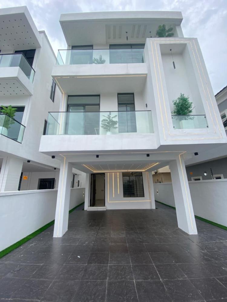 STYLISHLY BUILT 6 BEDROOM FULLY DETACHED DUPLEX WITH A ROOM BOYS QUARTER IS AVAILABLE FOR SALE AT CHEVRON,  LEKKI LAGOS.*