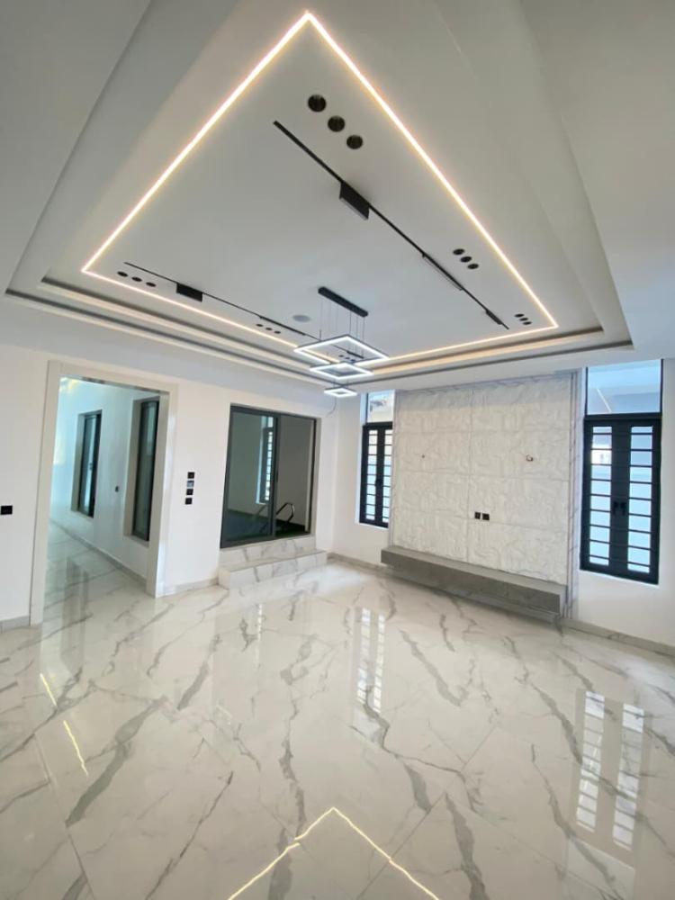 STYLISHLY BUILT 6 BEDROOM FULLY DETACHED DUPLEX WITH A ROOM BOYS QUARTER IS AVAILABLE FOR SALE AT CHEVRON,  LEKKI LAGOS.*