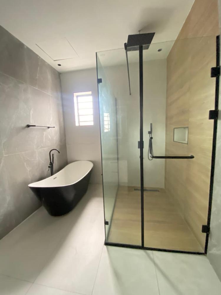 STYLISHLY BUILT 6 BEDROOM FULLY DETACHED DUPLEX WITH A ROOM BOYS QUARTER IS AVAILABLE FOR SALE AT CHEVRON,  LEKKI LAGOS.*