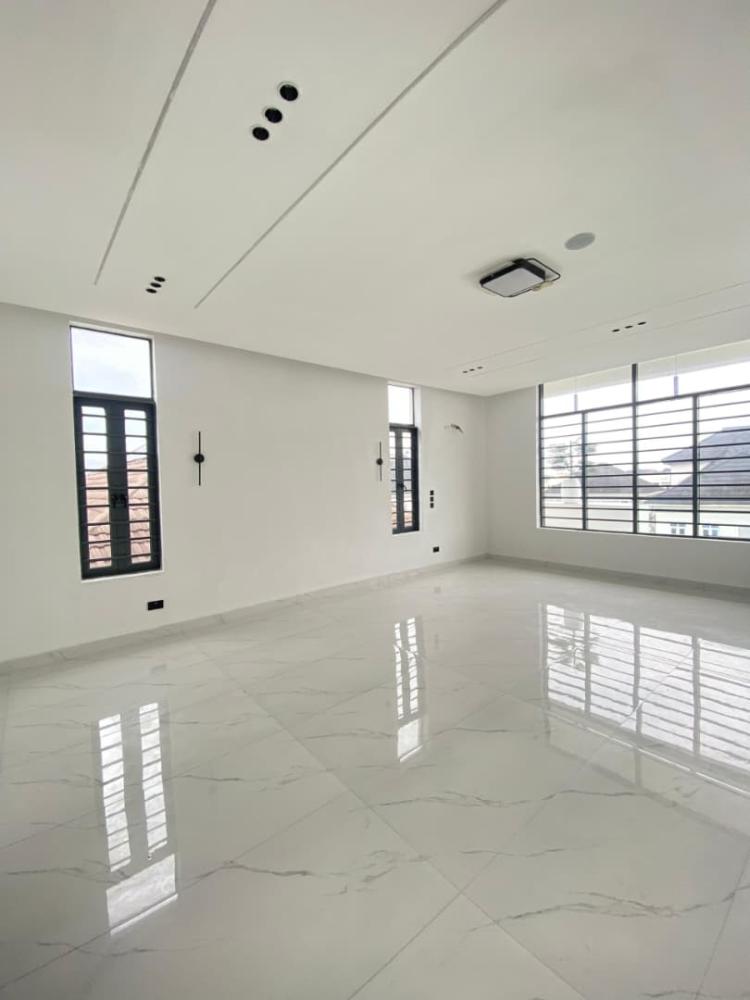 STYLISHLY BUILT 6 BEDROOM FULLY DETACHED DUPLEX WITH A ROOM BOYS QUARTER IS AVAILABLE FOR SALE AT CHEVRON,  LEKKI LAGOS.*