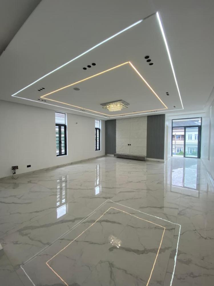 STYLISHLY BUILT 6 BEDROOM FULLY DETACHED DUPLEX WITH A ROOM BOYS QUARTER IS AVAILABLE FOR SALE AT CHEVRON,  LEKKI LAGOS.*