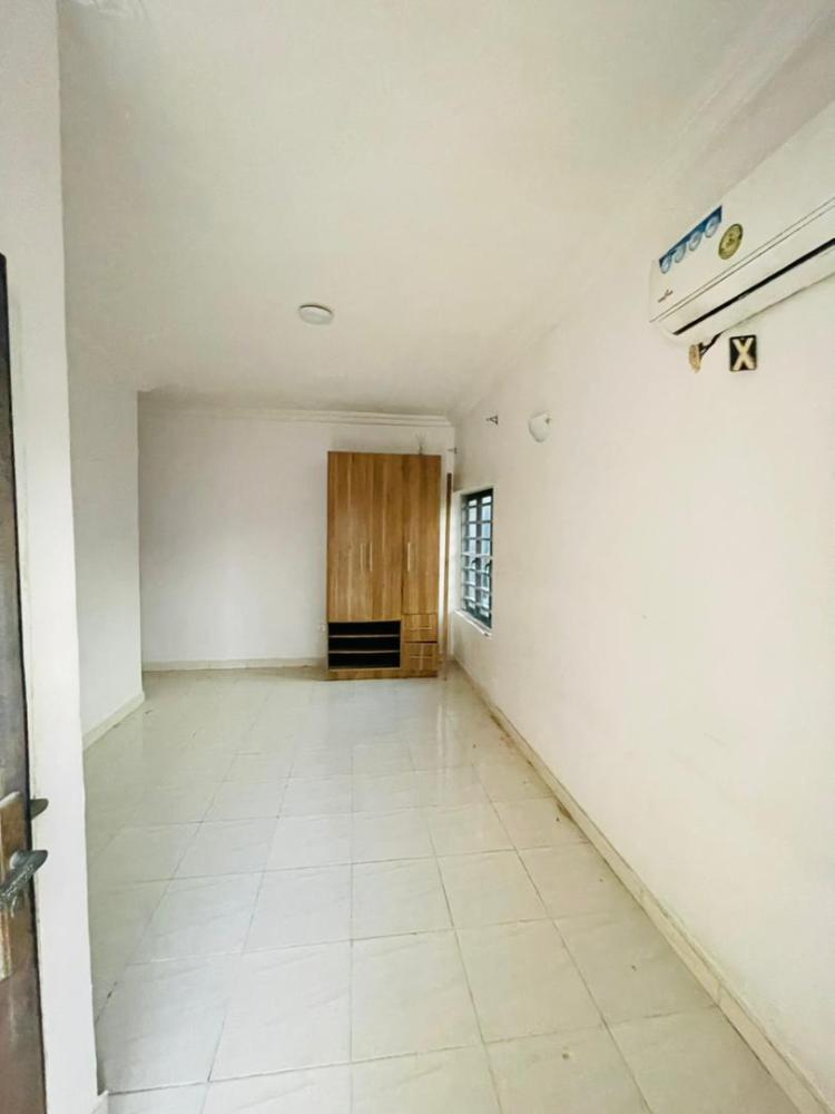 2 bedroom flat available for rent 