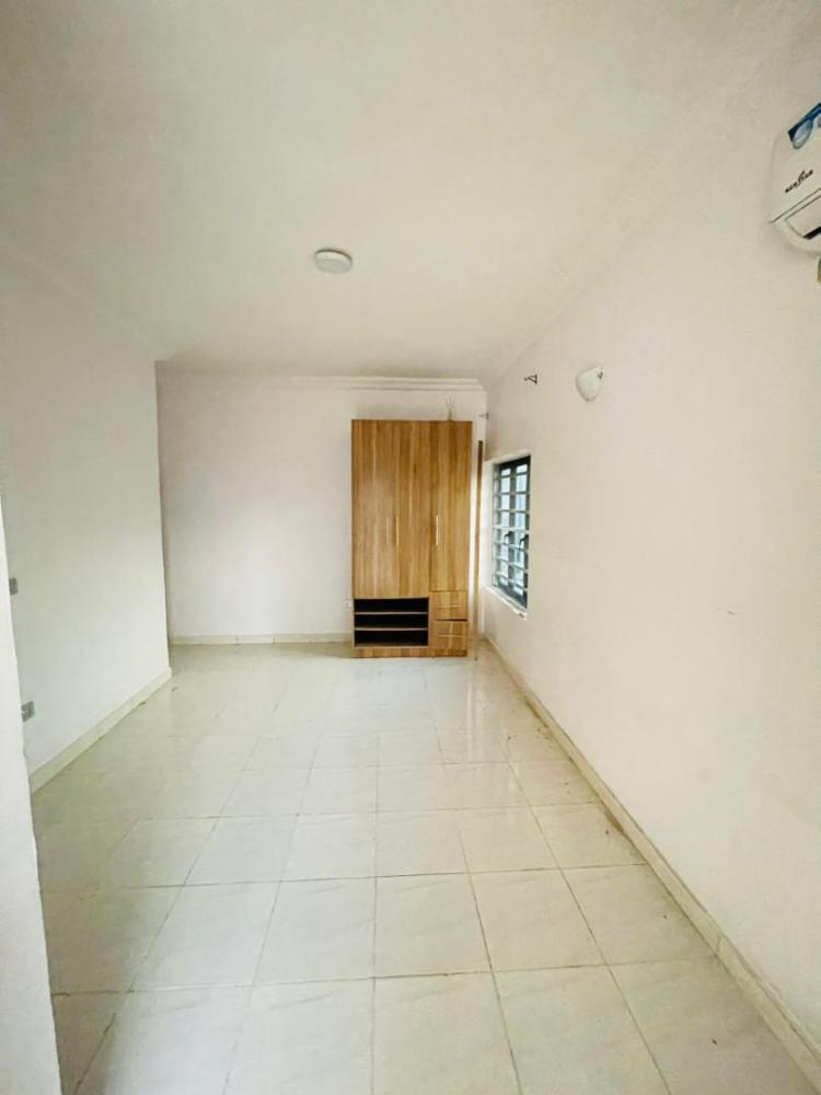 2 bedroom flat available for rent 
