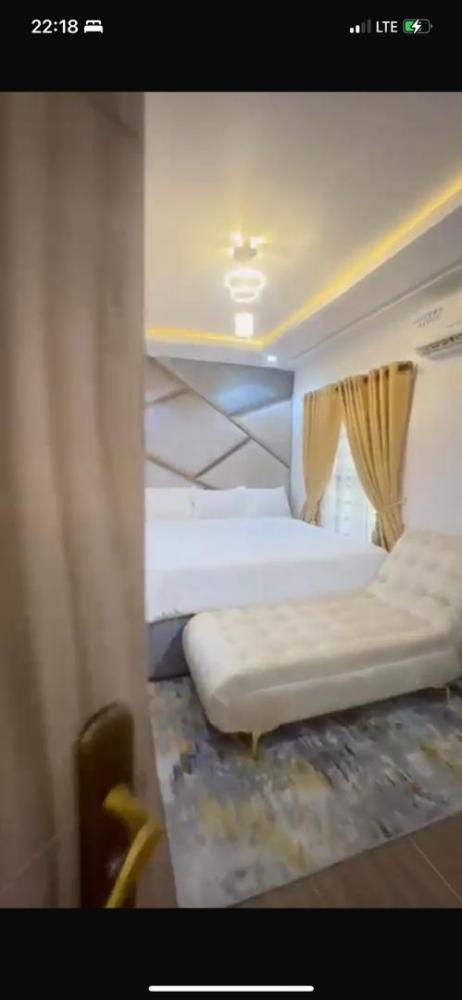 Fully serviced 3 bedroom flat Apartment