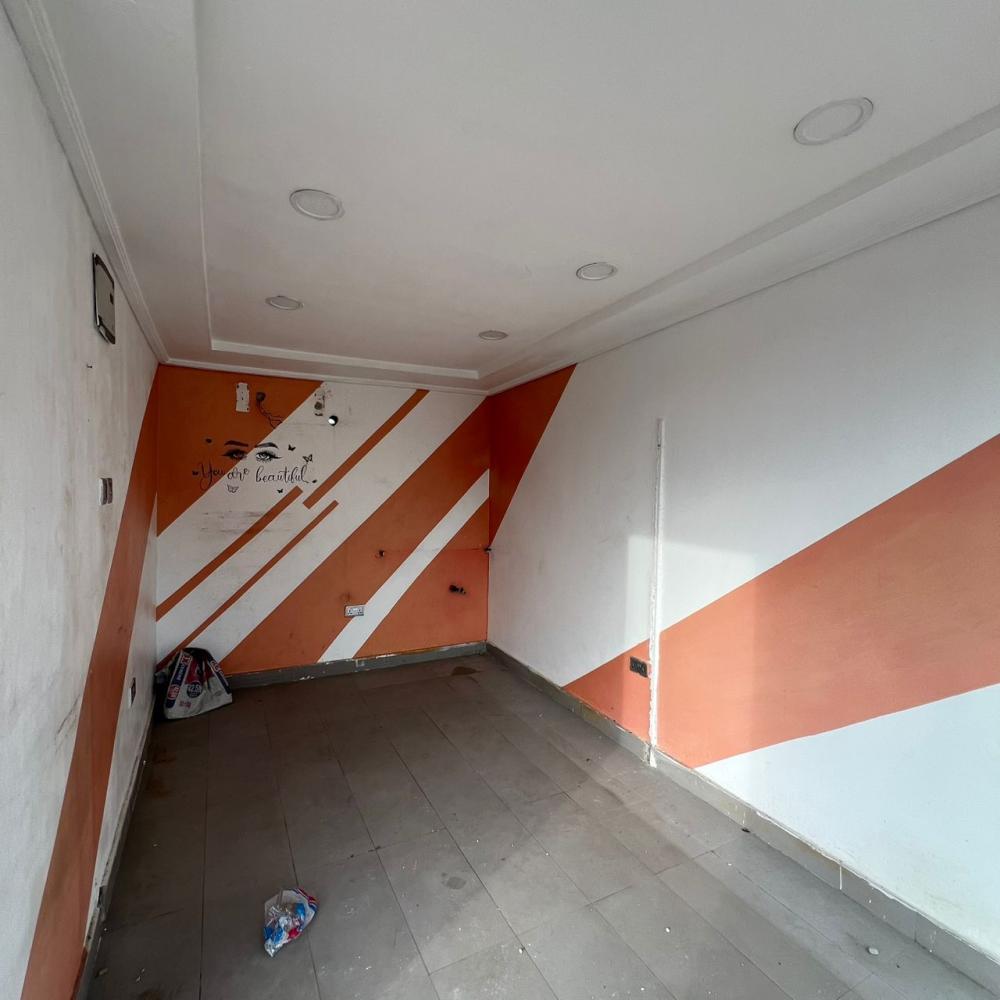Office/Shop Space Available For Rent And Located At Lekki Phase 1.