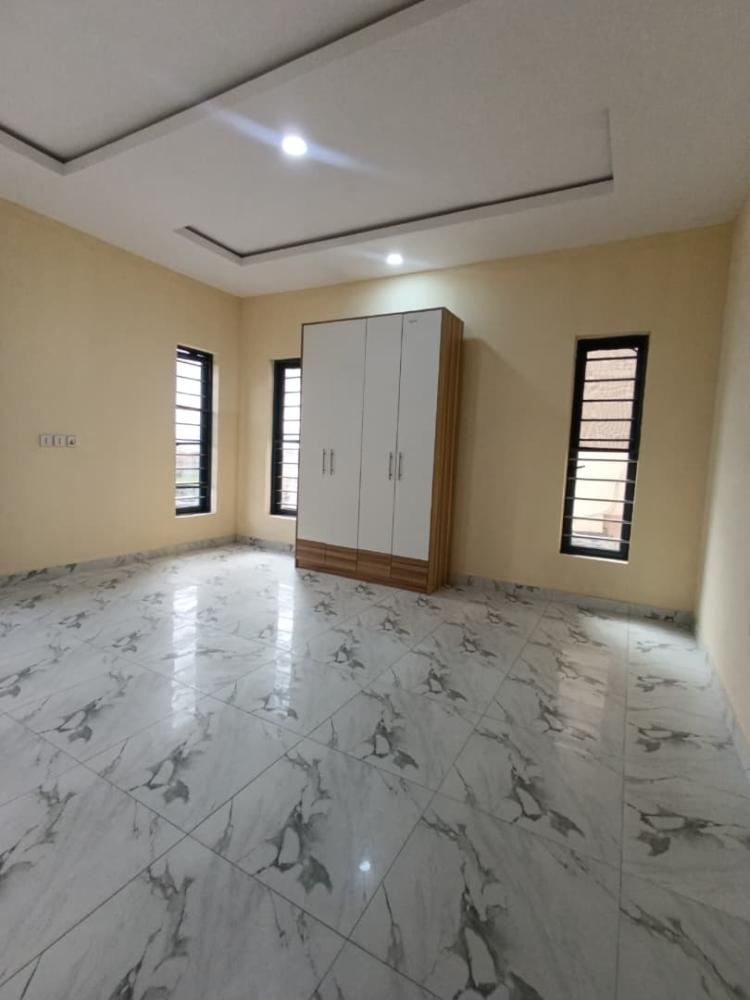3 Bedroom Flat Available For RENT and Located At New Road, Lekki.