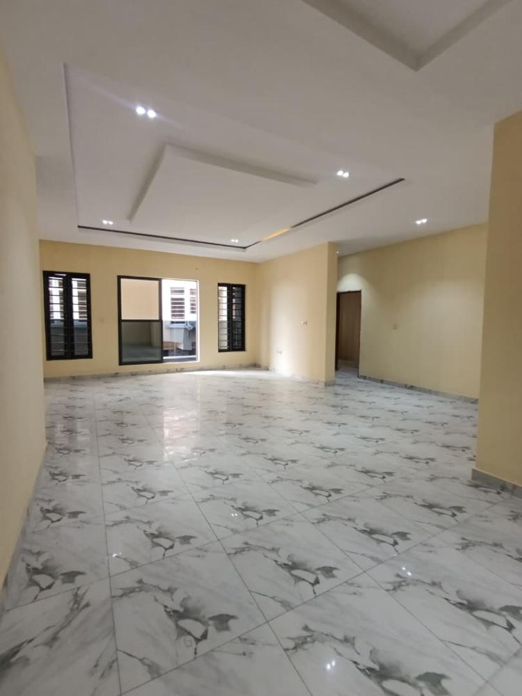 3 Bedroom Flat Available For RENT and Located At New Road, Lekki.