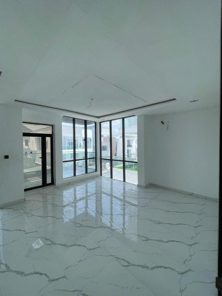 5 Bedroom Fully Detached Duplex Available For SALE and Located At Chevron, Lekki.