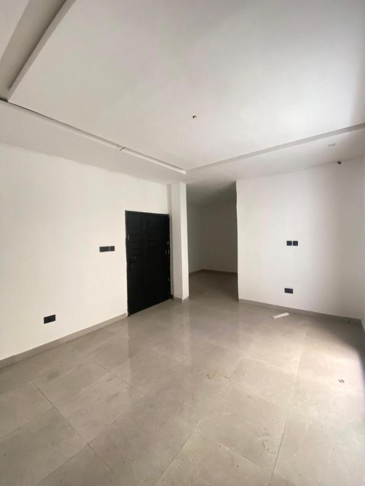 1 BEDROOM APARTMENT WITH COMMUNAL SWIMMING POOL + GYM IS CURRENTLY AVAILABLE FOR RENT, LOCATED AT OLOGOLO, LEKKI LAGOS.*