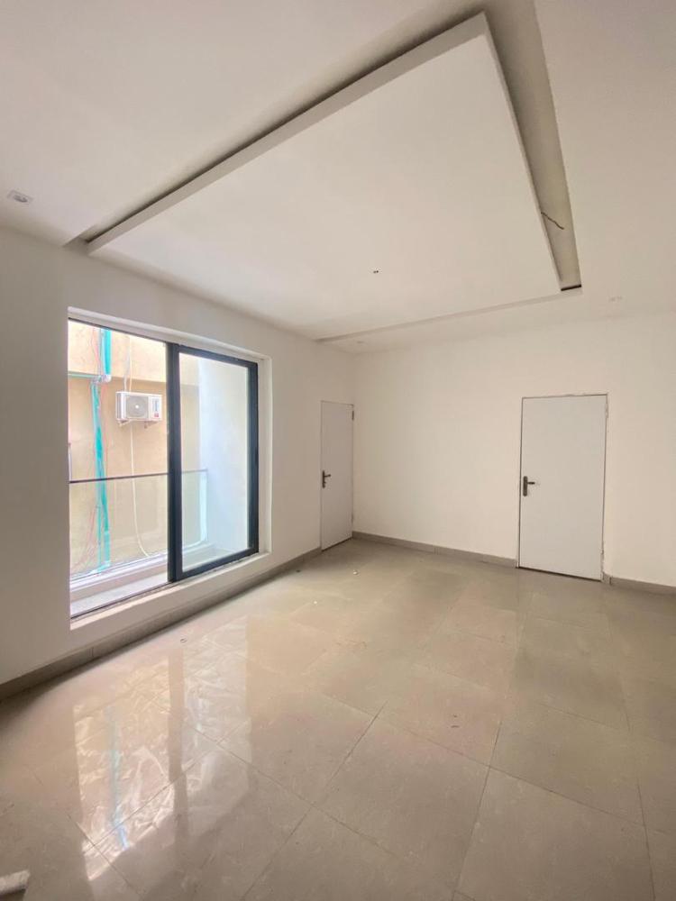 1 BEDROOM APARTMENT WITH COMMUNAL SWIMMING POOL + GYM IS CURRENTLY AVAILABLE FOR RENT, LOCATED AT OLOGOLO, LEKKI LAGOS.*