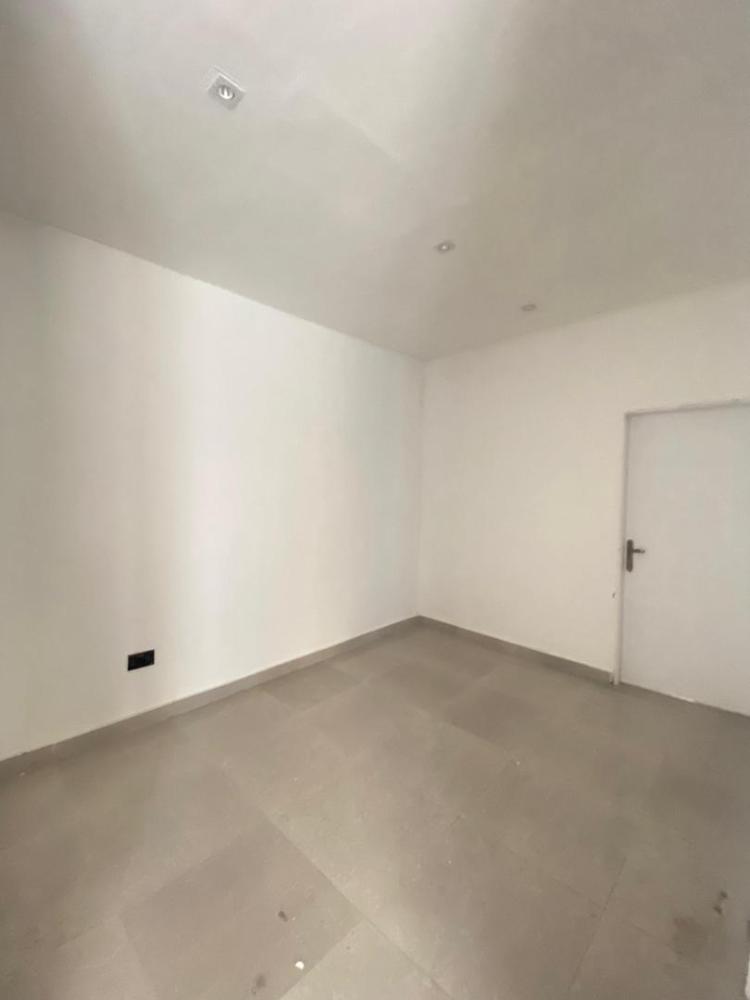 1 BEDROOM APARTMENT WITH COMMUNAL SWIMMING POOL + GYM IS CURRENTLY AVAILABLE FOR RENT, LOCATED AT OLOGOLO, LEKKI LAGOS.*