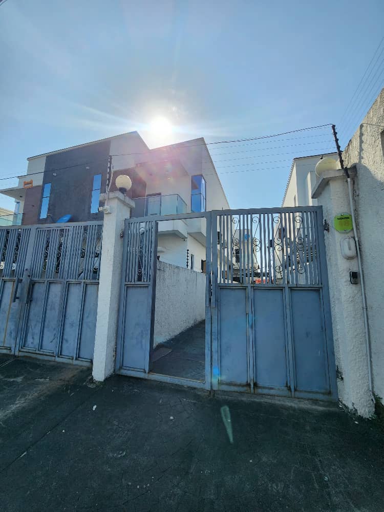 4bedroom semi datched duplex with bq