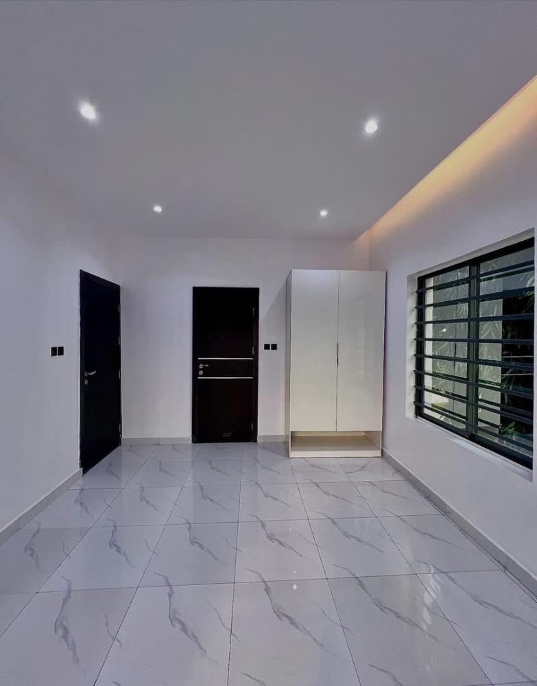 Fully Serviced 2/3 Bedroom Apartment With Elevator at Lekki Phase 1