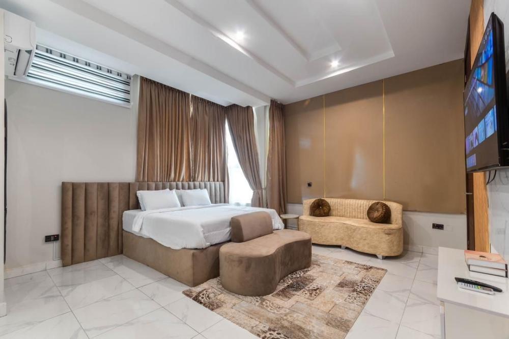 Topnotch 4 Bedroom Shortlet