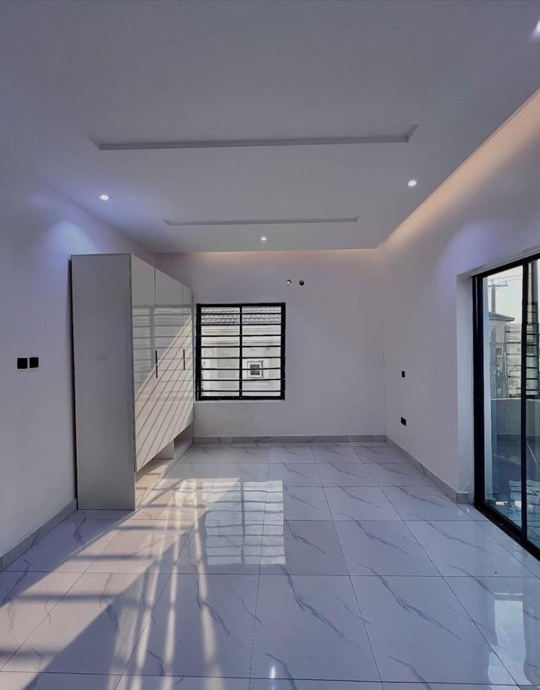 Fully Serviced 2/3 Bedroom Apartment With Elevator at Lekki Phase 1