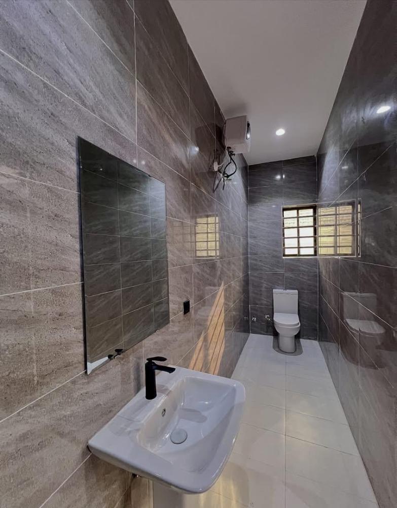 Fully Serviced 2/3 Bedroom Apartment With Elevator at Lekki Phase 1