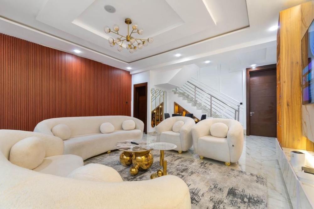 Topnotch 4 Bedroom Shortlet