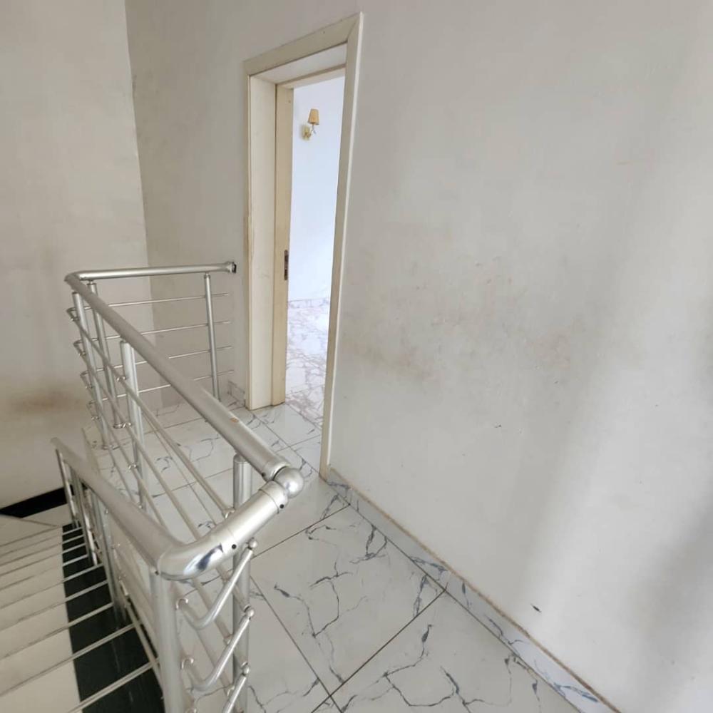 Fully Renovated Single Room Available