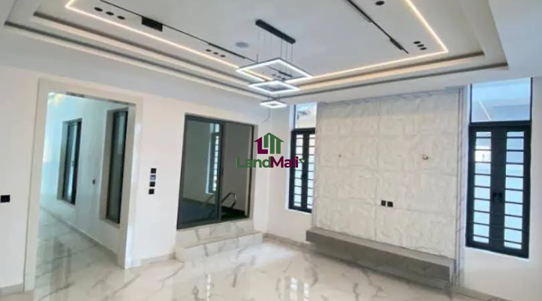 Luxurious 5 Bedroom Fully Detached Duplex with study/gym room, indoor pool, bq, Ante room, parking space for about 4 cars