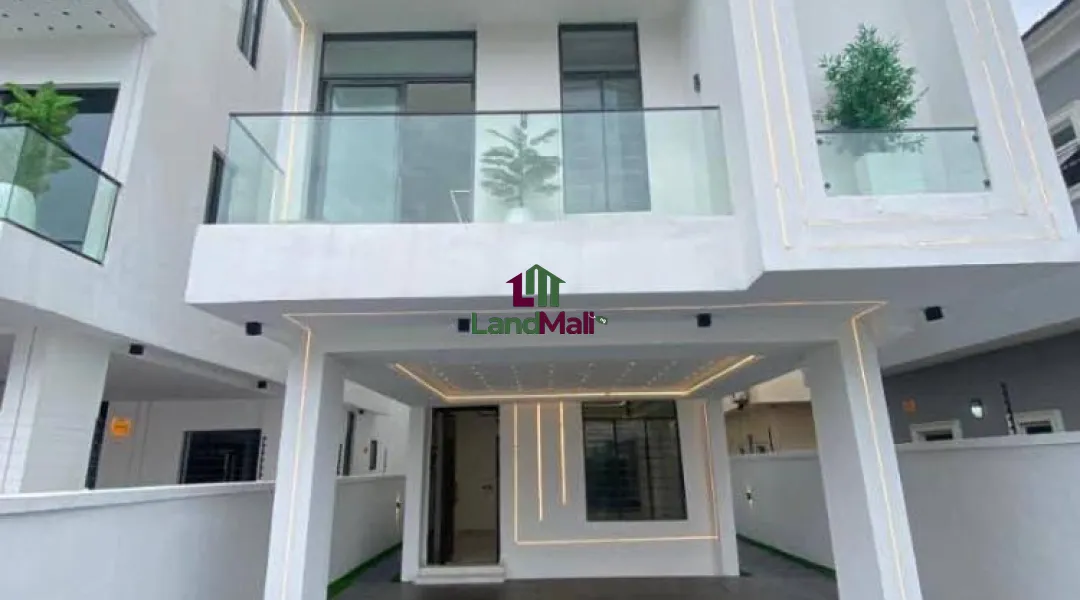 Luxurious 5 Bedroom Fully Detached Duplex with study/gym room, indoor pool, bq, Ante room, parking space for about 4 cars