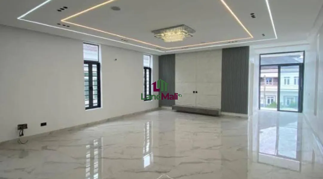 Luxurious 5 Bedroom Fully Detached Duplex with study/gym room, indoor pool, bq, Ante room, parking space for about 4 cars