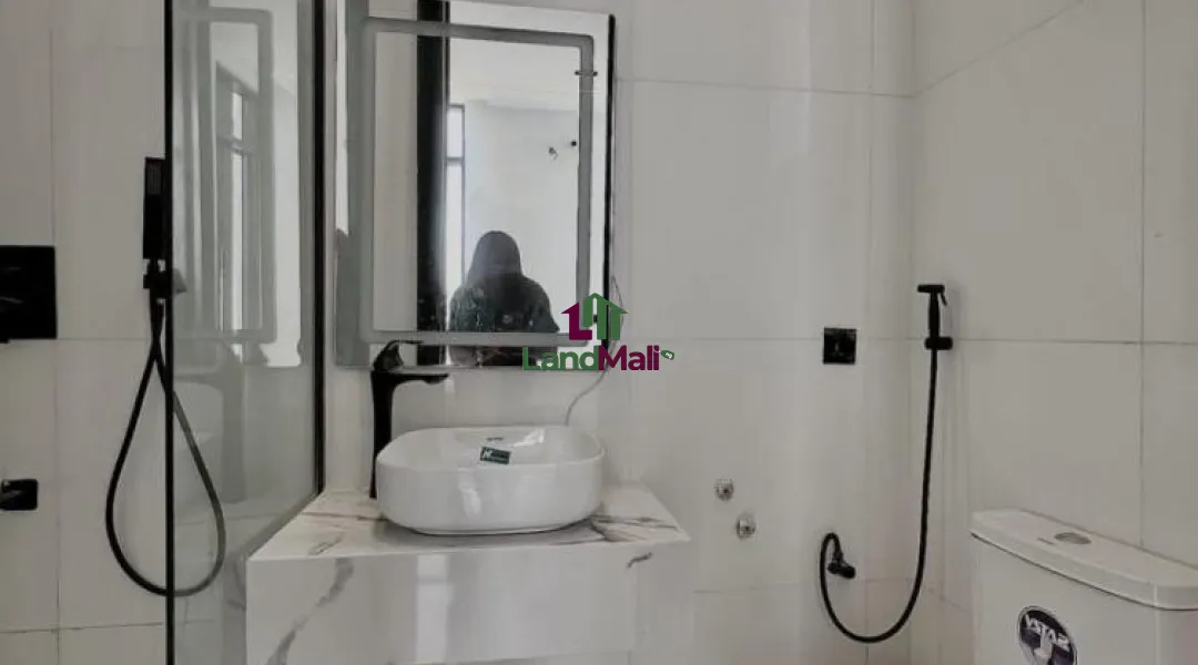 BEDROOM FULLY DETACHED DUPLEX FOR SALE