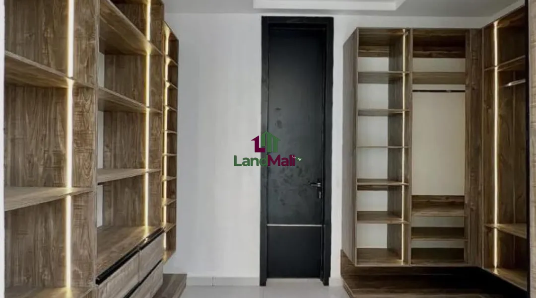 BEDROOM FULLY DETACHED DUPLEX FOR SALE