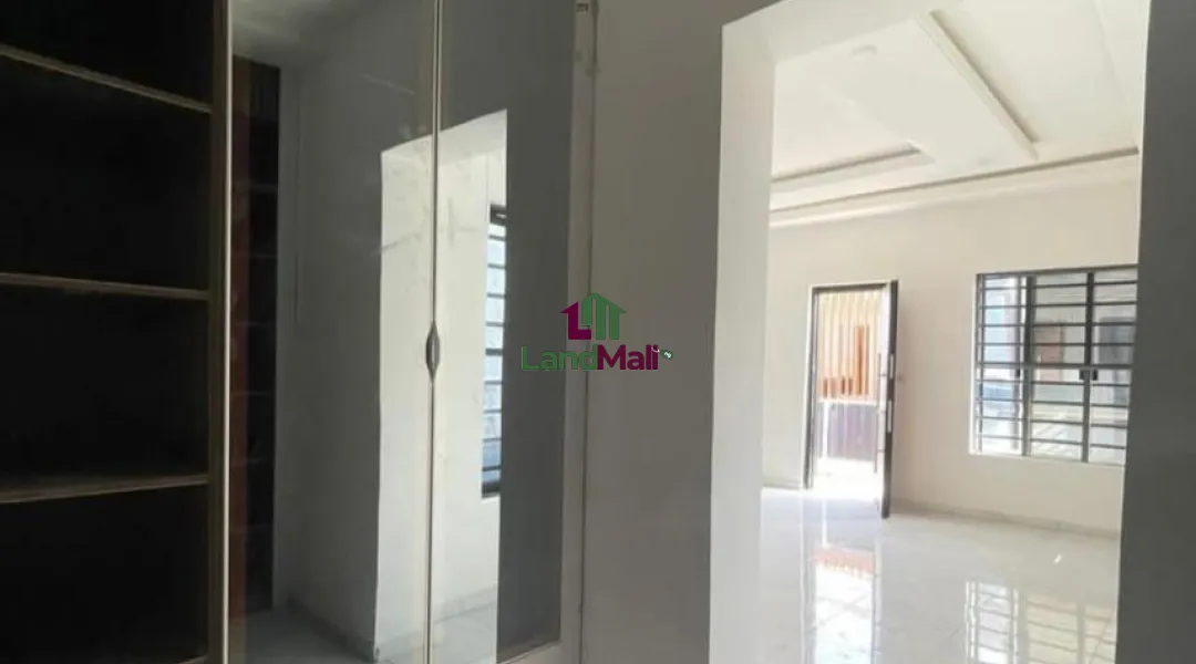 Luxury 5-Bedroom Semi-Detached Home with BQ --