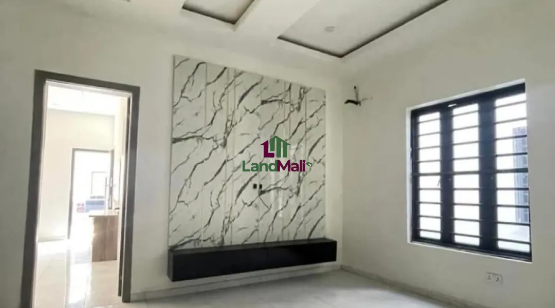 Luxury 5-Bedroom Semi-Detached Home with BQ --