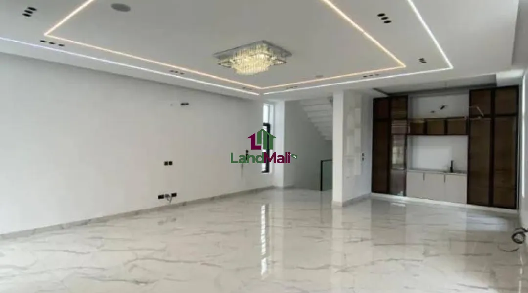 Luxurious 5 Bedroom Fully Detached Duplex with study/gym room, indoor pool, bq, Ante room, parking space for about 4 cars