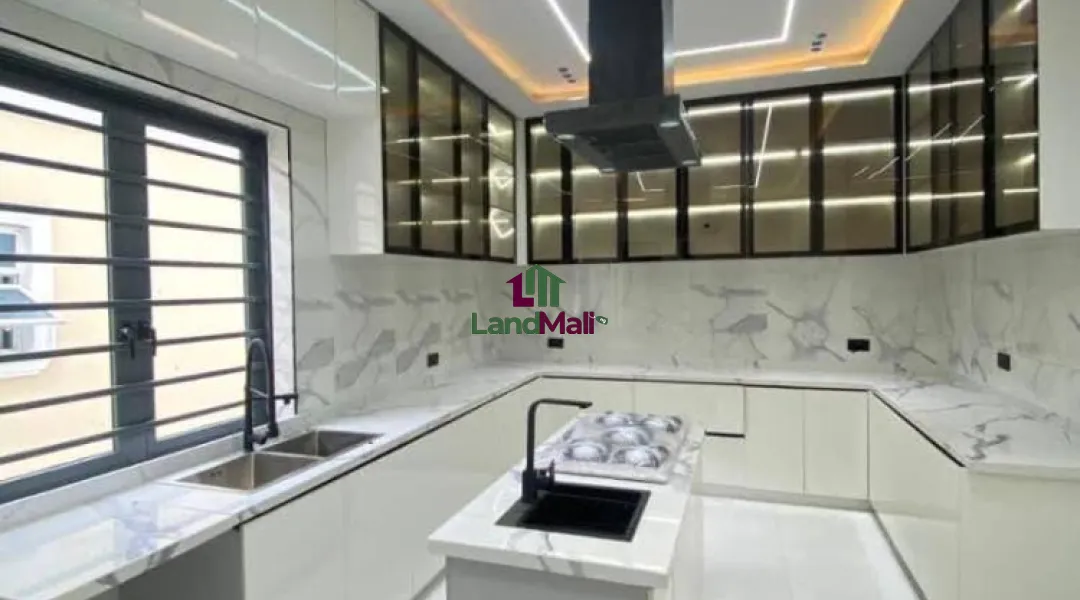 Luxurious 5 Bedroom Fully Detached Duplex with study/gym room, indoor pool, bq, Ante room, parking space for about 4 cars