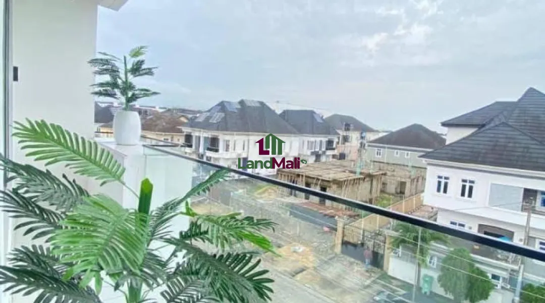 Luxurious 5 Bedroom Fully Detached Duplex with study/gym room, indoor pool, bq, Ante room, parking space for about 4 cars