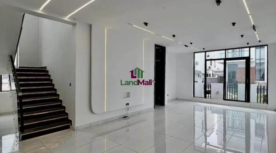 BEDROOM FULLY DETACHED DUPLEX FOR SALE