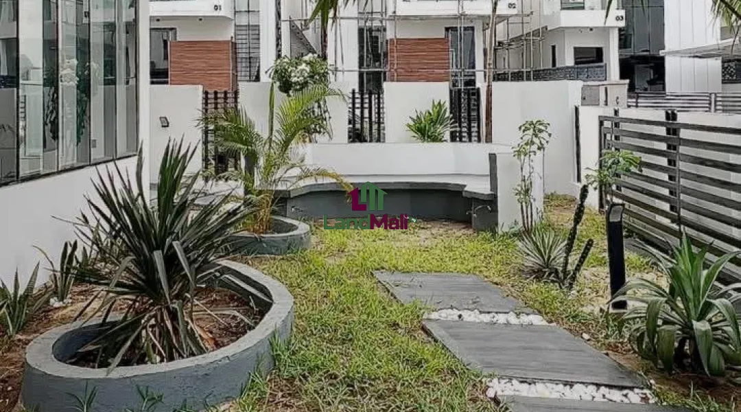 BEDROOM FULLY DETACHED DUPLEX FOR SALE
