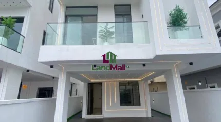 Luxurious 5 Bedroom Fully Detached Duplex with study/gym room, indoor pool, bq, Ante room, parking space for about 4 cars