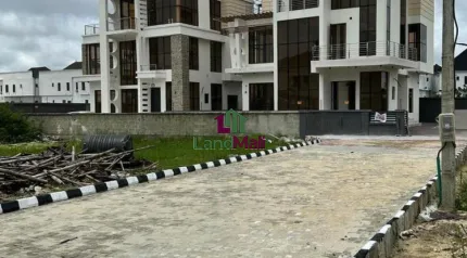 Majestic 4bedroom contemporary detached duplex with BQ.