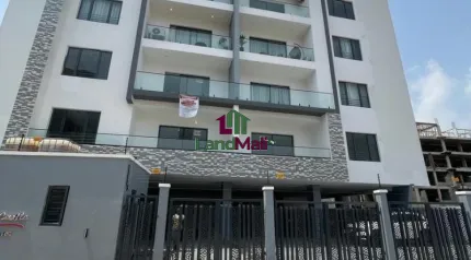 SPACIOUS 2 BEDROOM APARTMENT WITH ELEVATOR LOCATED AT LEKKI PHASE 1 LAGOS FOR SALE 