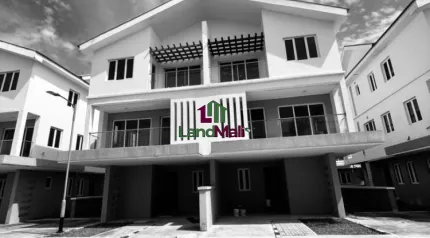 5 bedroom semi  detached duplex with bq
