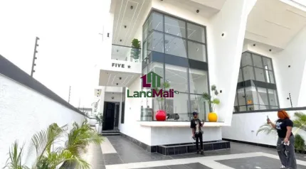 5 Bedroom Fully Detached Duplex