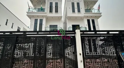 4 BEDROOM DETACHED DUPLEX WITH SWIMMING POOL AND BQ AT IKATE LEKKI LAGOS FOR SALE 