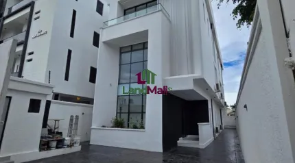 4 Bedroom Fully Detached Duplex at Lekki Phase 1.