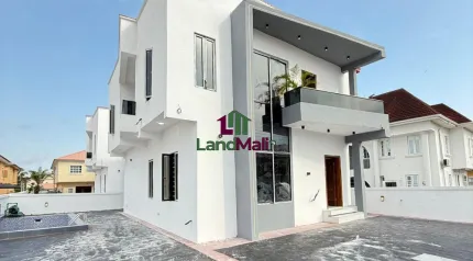 4 Bedroom Fully Detached Duplex With a Box Room and Swimming Pool Available For SALE At Crown Estate, Sangotedo, Ajah, Lekki, Lagos State.