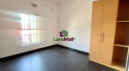 Room upstairs for rent in a shared apartment